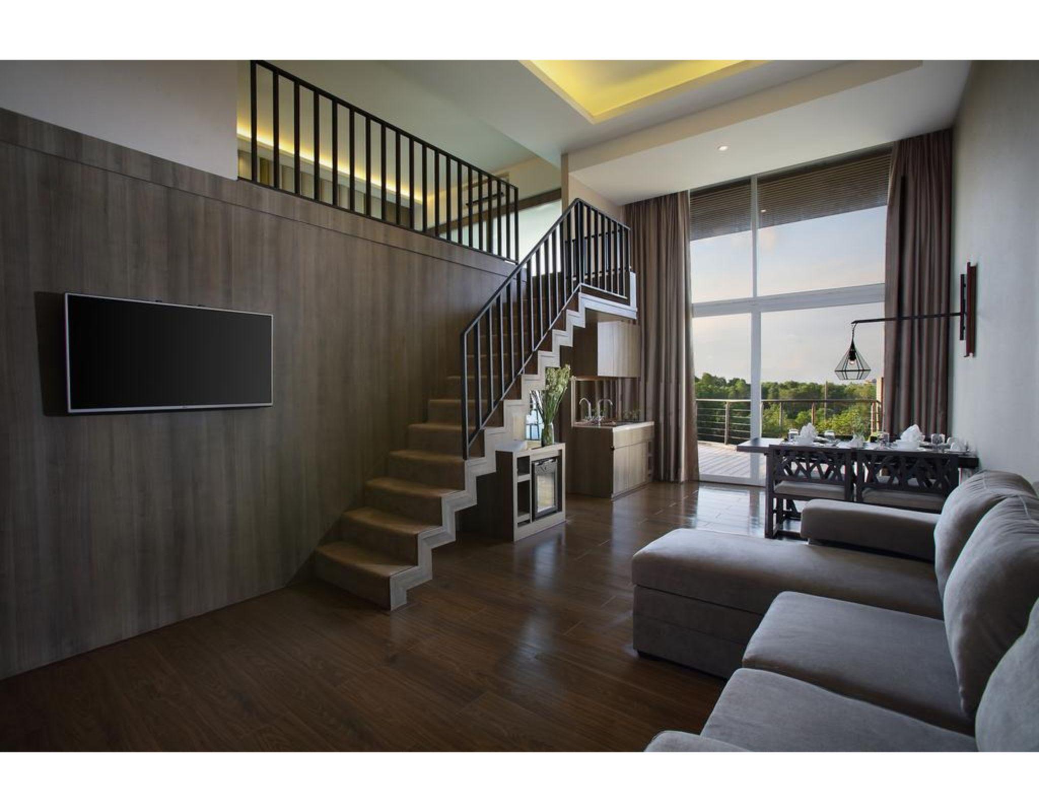 The Crystal Luxury Bay