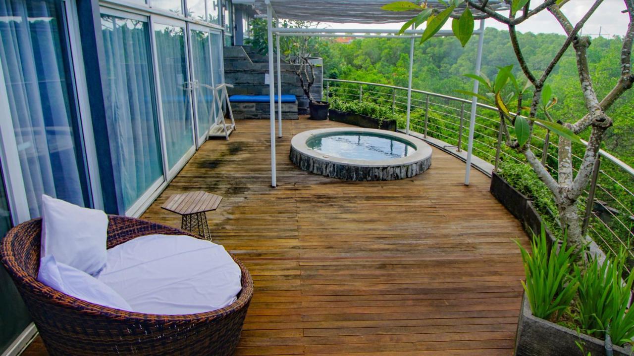 The Crystal Luxury Bay