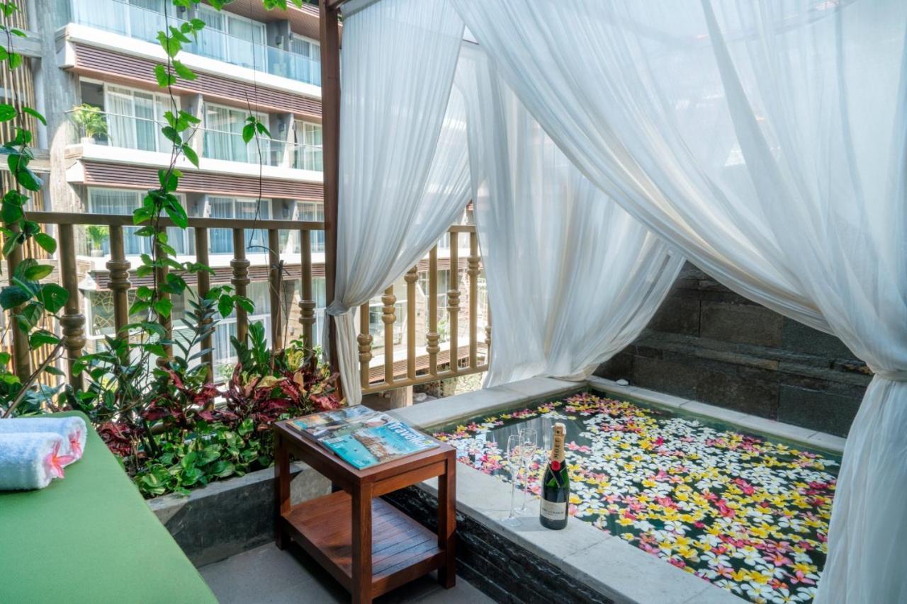 The Crystal Luxury Bay